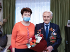 В разгар пандемии коронавируса замглавы администрации Ростова сходила в гости к ветерану
