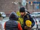 Живые бабочки и комнатные растения: жительницы Ростова рассказали о необычных подарках на 8 Марта