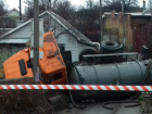 Опрокинувшийся на дороге ассенизаторский грузовик оставил без света целую улицу в Ростовской области