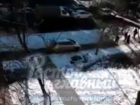Водитель иномарки преследовал прохожих по тротуару в центре Ростова и попал на видео