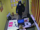 Камеры видеонаблюдения "поймали" серийных грабителей офисов микрозаймов в Ростовской области