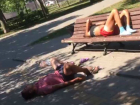 Трое любителей солнечных ванн попали на видео в Ростове