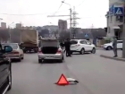 Столкновение иномарок спровоцировало пробку в Ростове и попало на видео