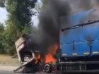 Воспламенившийся на трассе КамАЗ сгорел вместе с полем в Ростовской области
