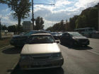 Водители автомобилей захватили автобусную полосу в Ростове