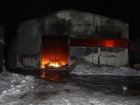 Мощный пожар уничтожил склад транспортной компании в Ростове