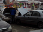 Жест взаимовыручки приняли за аварию жадные на сенсации горожане в центре Ростова