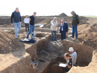 Ростовские археологи раскопали курган с двумя десятками могил