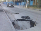 В Ростове в очередной раз провалился асфальт на Крепостном