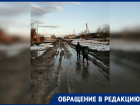 Жительница хутора в Ростовской области застряла с двухлетним ребенком на дороге из-за грязи