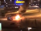 Додрифтовавшаяся легковушка сгорела дотла на парковке супермаркета Ростова и попала на видео