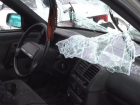 В Ростове грабитель разбил лобовое стекло автомобиля и украл женскую сумку