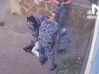 Ростовские следователи заинтересовались видео избиения мужчины росгвардейцами у ночного клуба