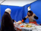 Откровенно травящие людей скоропортящимися продуктами уличные торговцы Ростова попали на видео