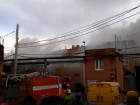 Страшный пожар на хлебозаводе поверг во тьму город Ростовской области и попал на видео
