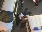 Двум вооруженным налетчикам пришлось «поцеловать асфальт» у ломбарда в СЖМ Ростова