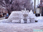 Пожарный из Новочеркасска украсил город снежной скульптурой «Сочи-2014»