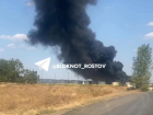 «Это стратегический объект»: проезд к горящей в Каменске нефтебазе перекрыт полицией