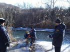 В Ростовской области мотоциклист выехал на тонкий лед,  провалился и утонул