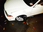 Автомобиль провалился в размытый после дождя грунт на улице Ростова