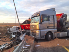 Грузовик протаранил стоящие на обочине автомобили на трассе М-4 «Дон» в Ростовской области