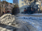 Ледяными сугробами покрылись улицы в нескольких районах Ростова