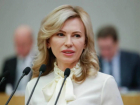Депутат Госдумы Екатерина Стенякина поддержала запрет на использование телефонов во время урока