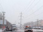 Снегопад не помешал ростовским дорожникам укладывать асфальт