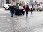 Муки ростовских водителей: новый стиль езды «задом-наперед» на скользких улицах Ростова
