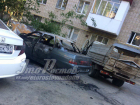 «Чудесное» двойное возгорание легковушки во дворе Ростова испугало горожан