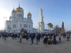 Сотни ростовчан пришли посмотреть на освящение Кафедрального собора