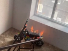В многоэтажке на Берберовской в Ростове загорелся детский электромотоцикл