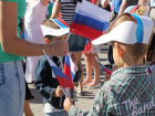 В раскаленном Ростове чиновники сгоняют детей отмечать День флага 