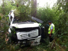 Туристический автобус улетел в кювет в Ростовской области: один человек погиб, десять пострадали