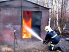 В Ростове сгорели 4 гаража 