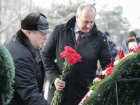 Памятные венки к мемориалу "Павшим воинам" возложили руководители Ростова и области