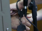 Злоумышленник-чистюля в белых перчаточках тащил из чужого дома технику и золото в Ростове