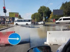 Небольшой потоп на дороге Ростова уничтожил новый "качественный" асфальт