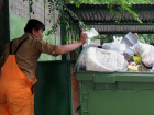 Два миллиона рублей выбросил вместе с мусором рассеянный автолюбитель по дороге в Ростов