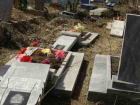 Хулиган надругался над могильными надгробиями в Волгодонске 