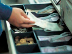 Испытание «доступными» деньгами не прошла судимая сотрудница продуктового магазина в Ростове