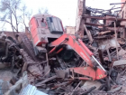 В Ростове экскаватор упал с третьего этажа во время сноса дома