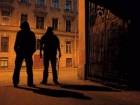 Мужчина с деньгами стал жертвой агрессивного прохожего на ночной улице Ростовской области