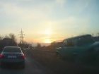 Опасный маневр водителя «Жигулей» на ж/д путях вдохновил жителей Таганрога и попал на видео
