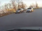 Провокатор лобовых ДТП «прижал» к обочине автолюбителя в Таганроге и попал на видео