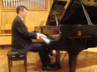Пианист-виртуоз Сергей Алехин выступит в Ростове на праздничном концерте