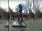 В Ростовской области рядом с воинским мемориалом установили телевизор с Вечным огнем