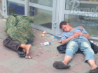 "Гульнувшие на последние" ростовские маргиналы заснули богатырским сном под дверями банка