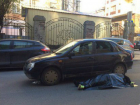 Мужчина погиб за рулем движущегося по дороге автомобиля на перекрестке Ростова