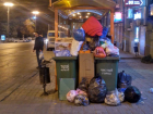 Шуршать мусором в ожидании своих автобусов вынуждены жители ростовской Нахичевани на видео